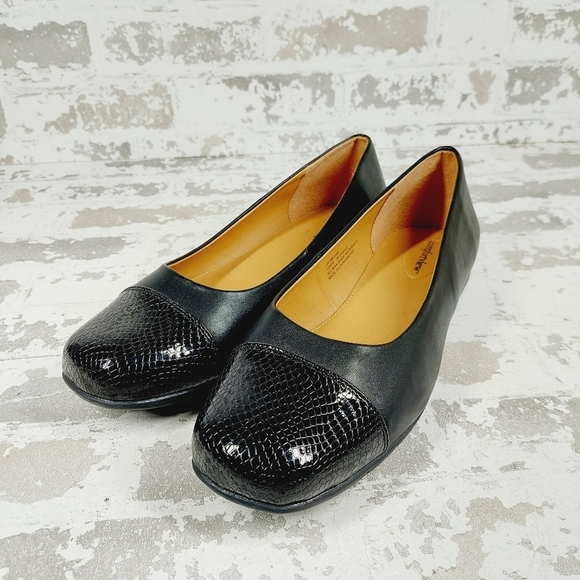 Comfortview Black Lather Patent Wide Width Cap Toe Flats W259 - Picture 2 of 11